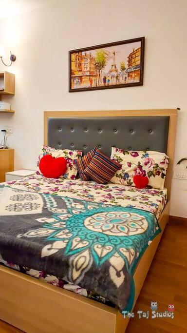 Top Luxury & Couple Friendly Stay Gp By Taj Suites & Studios #New Year Party & Stay Noida Kültér fotó