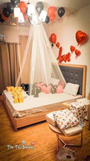Top Luxury & Couple Friendly Stay Gp By Taj Suites & Studios #New Year Party & Stay Noida Kültér fotó