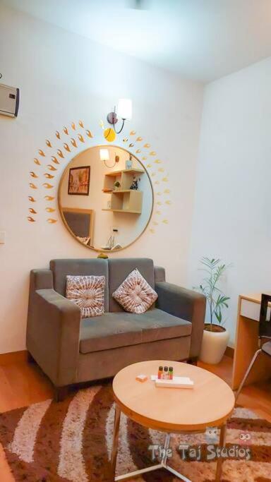 Top Luxury & Couple Friendly Stay Gp By Taj Suites & Studios #New Year Party & Stay Noida Kültér fotó
