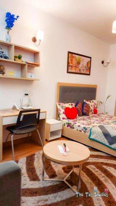 Top Luxury & Couple Friendly Stay Gp By Taj Suites & Studios #New Year Party & Stay Noida Kültér fotó