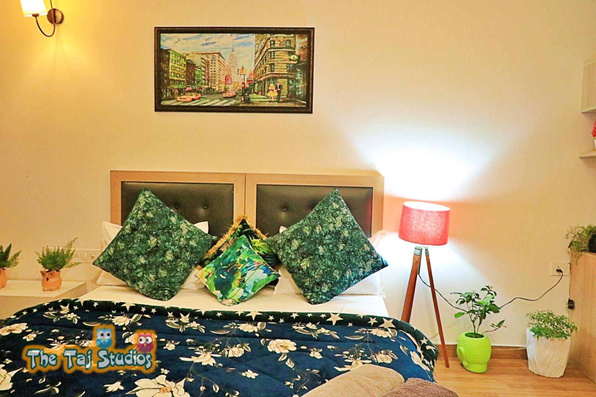 Top Luxury & Couple Friendly Stay Gp By Taj Suites & Studios #New Year Party & Stay Noida Kültér fotó