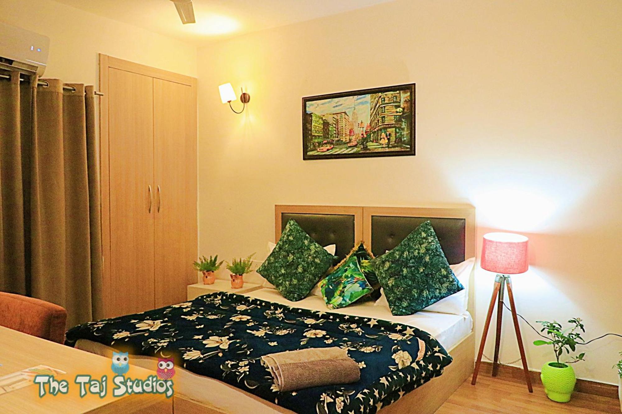 Top Luxury & Couple Friendly Stay Gp By Taj Suites & Studios #New Year Party & Stay Noida Kültér fotó