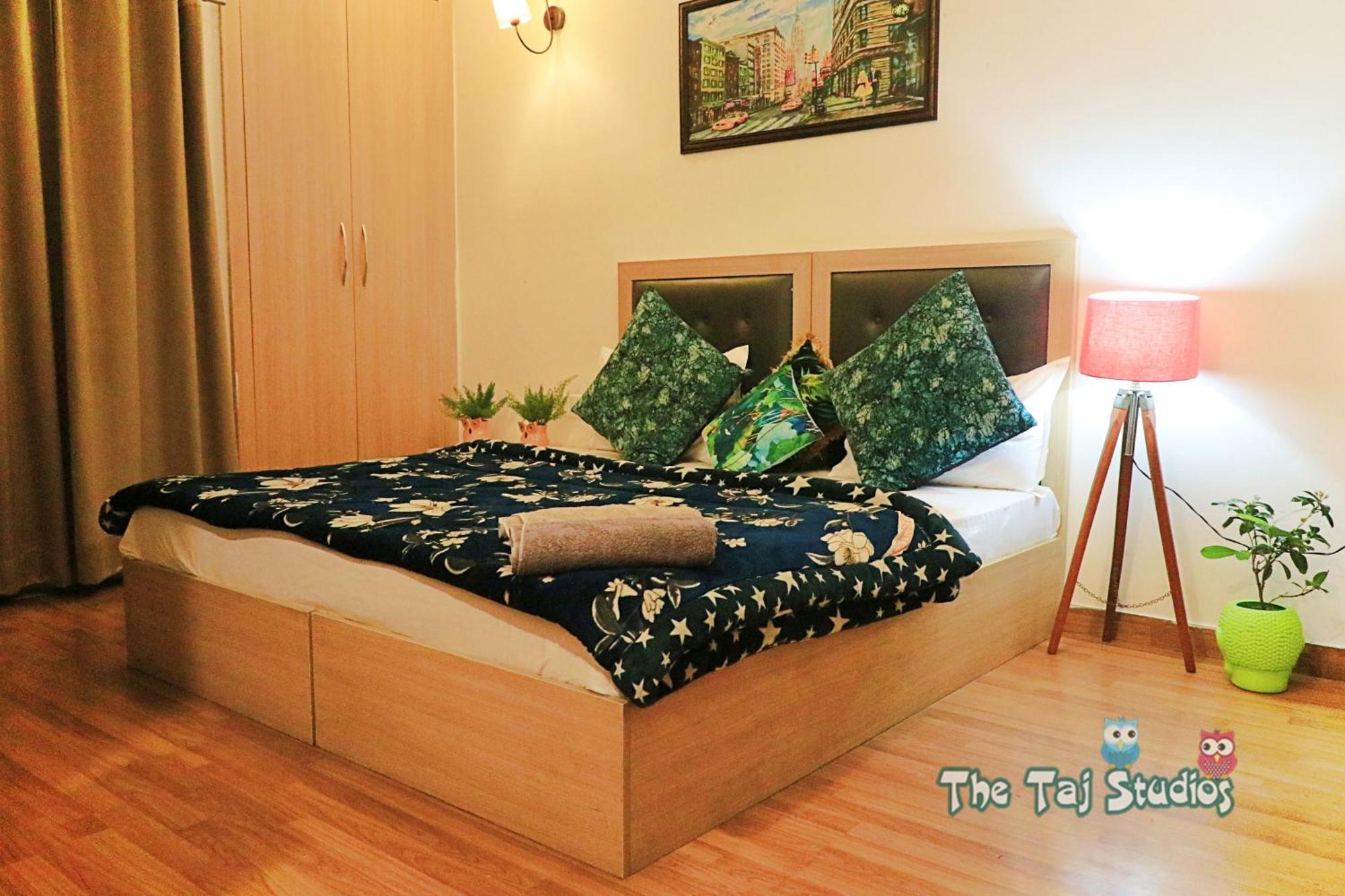 Top Luxury & Couple Friendly Stay Gp By Taj Suites & Studios #New Year Party & Stay Noida Kültér fotó