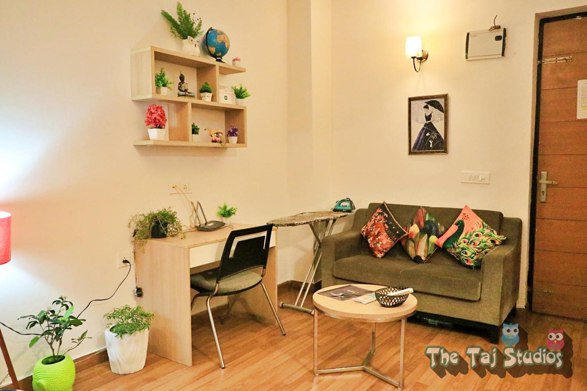 Top Luxury & Couple Friendly Stay Gp By Taj Suites & Studios #New Year Party & Stay Noida Kültér fotó