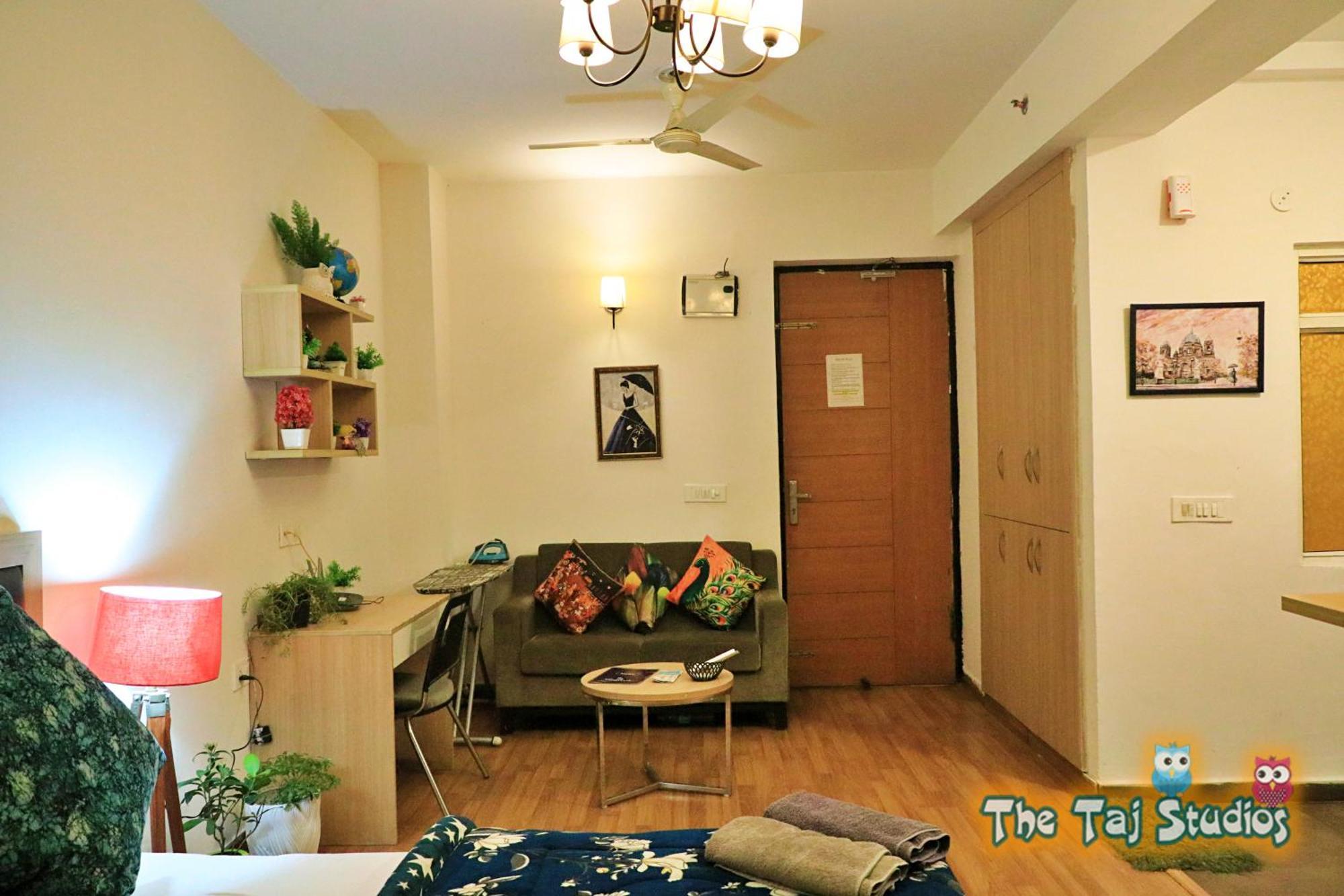 Top Luxury & Couple Friendly Stay Gp By Taj Suites & Studios #New Year Party & Stay Noida Kültér fotó