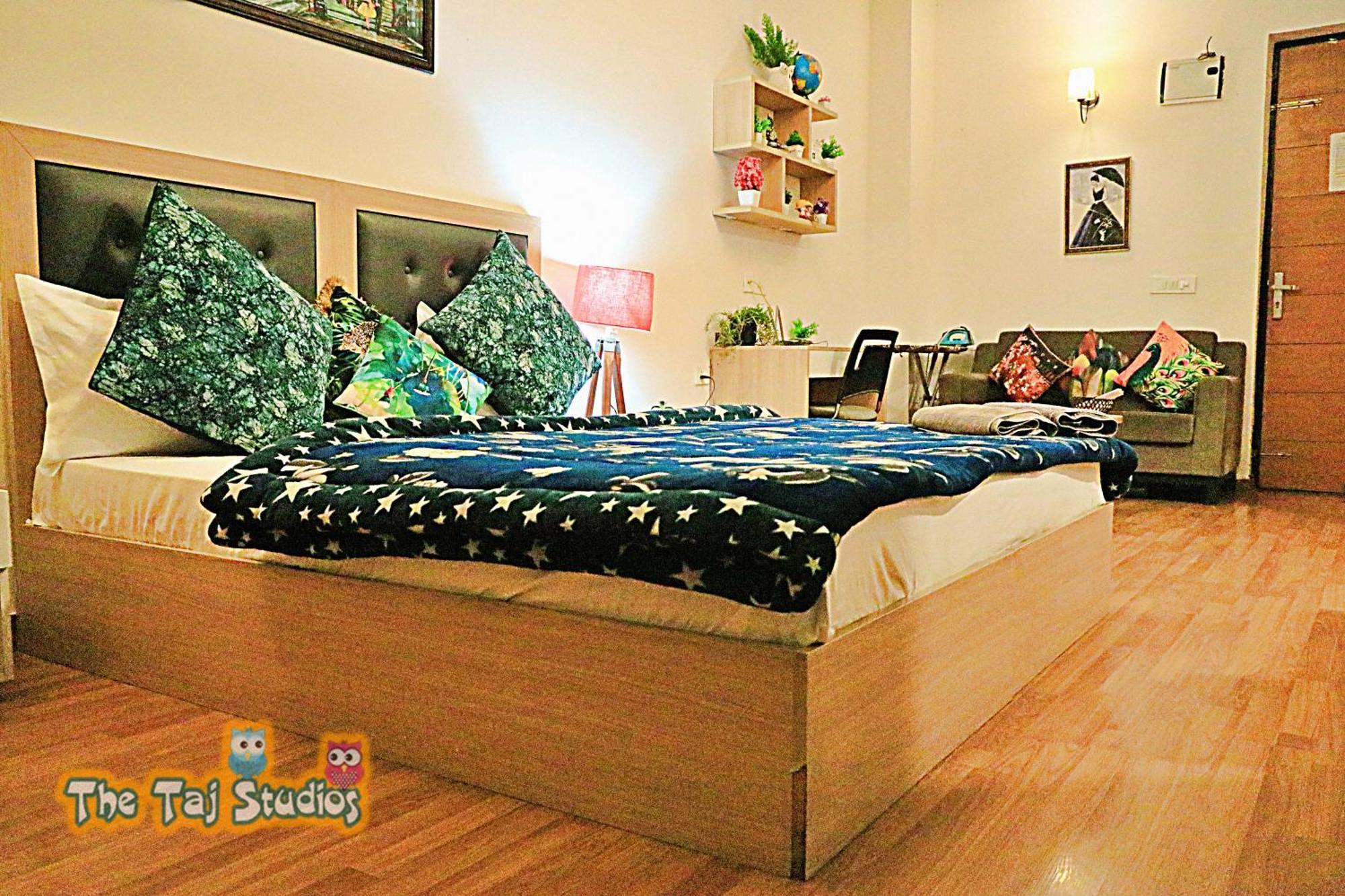 Top Luxury & Couple Friendly Stay Gp By Taj Suites & Studios #New Year Party & Stay Noida Kültér fotó